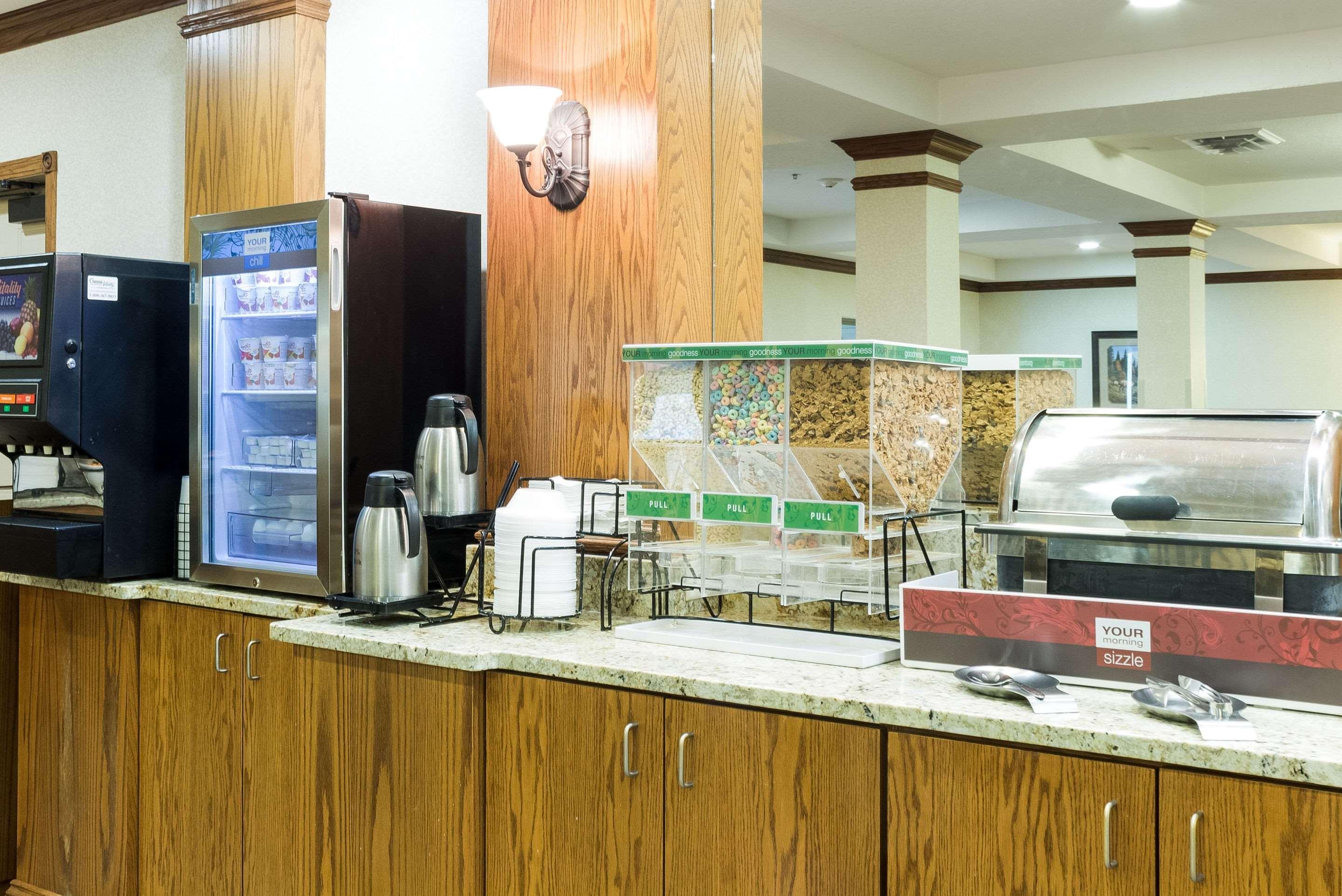 Comfort Inn & Suites Кастер Экстерьер фото